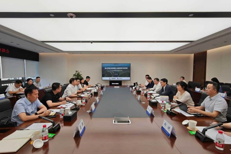 巴黎国际娱乐城与华为公司举行座谈交流